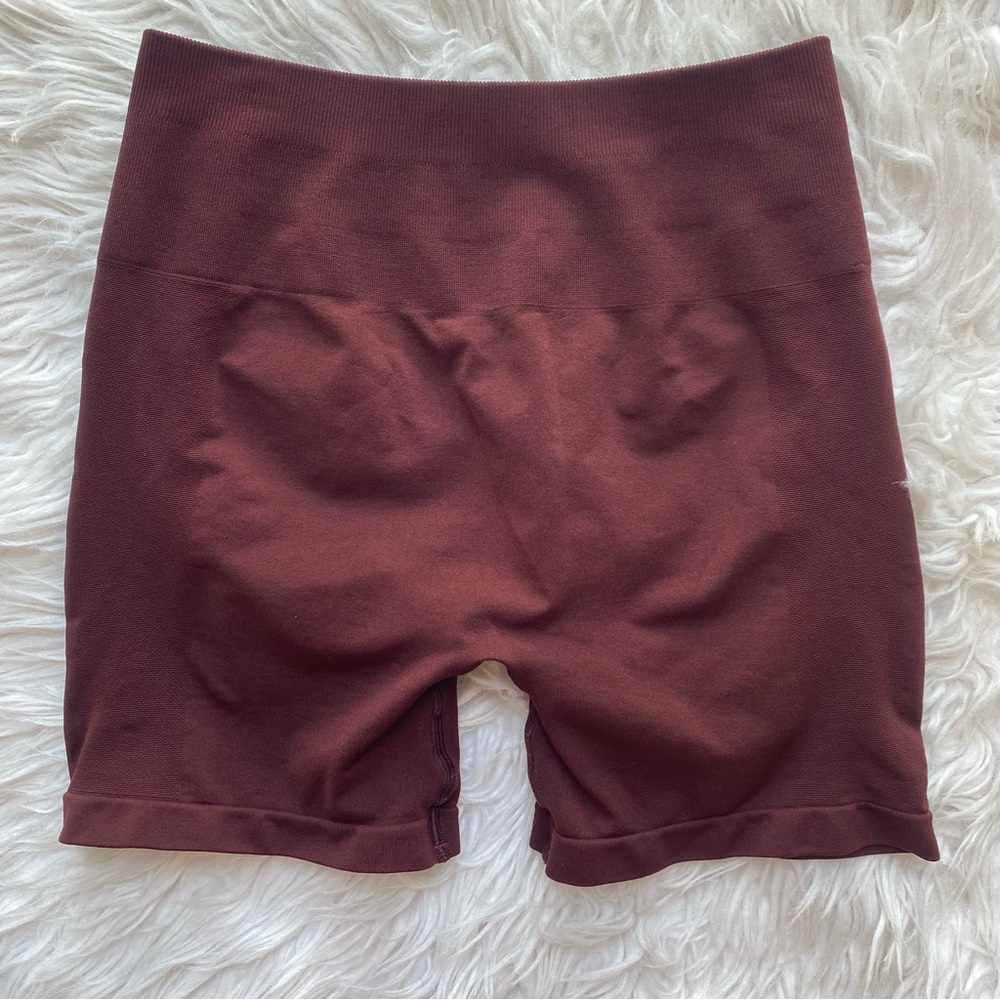 Alphalete Amplify Short 4.5” Women’s Size Medium Sangria - Picture 2 of 12